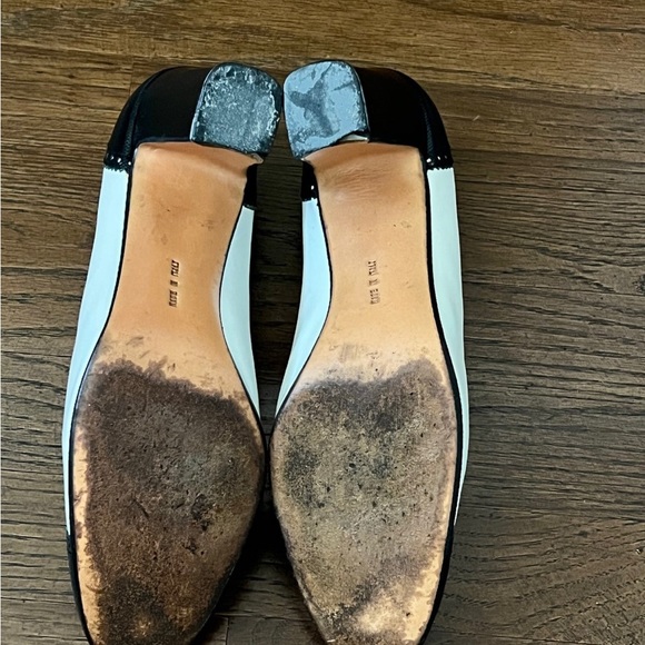 Salvatore Ferragamo Black and White Spectator Heel - Picture 7 of 10